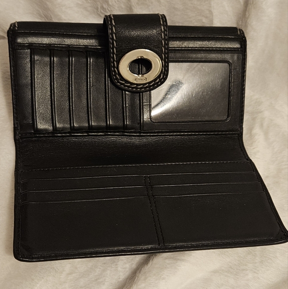 Coach Hampton Turn Key Lock Bi Fold Over Leather PRISTINE CONDITION - Picture 4 of 8